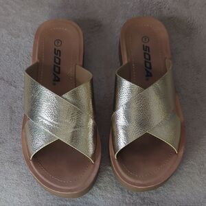 Soda Gold Size 7 Slides